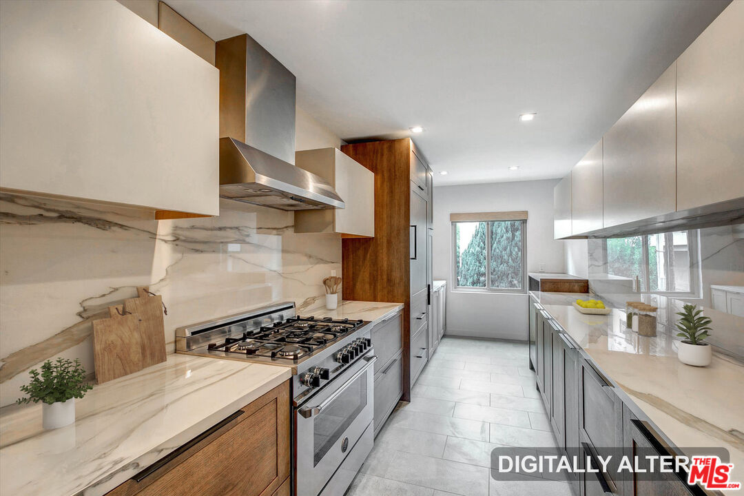 439 N Doheny Dr Unit: 204