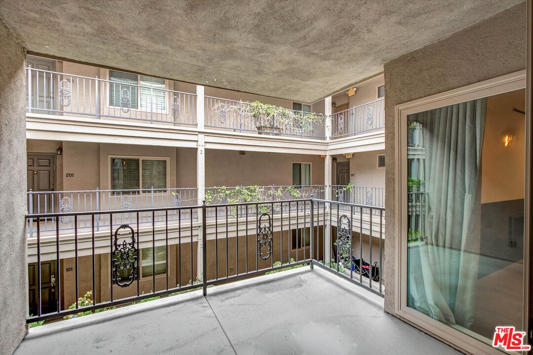 439 N Doheny Dr Unit: 204