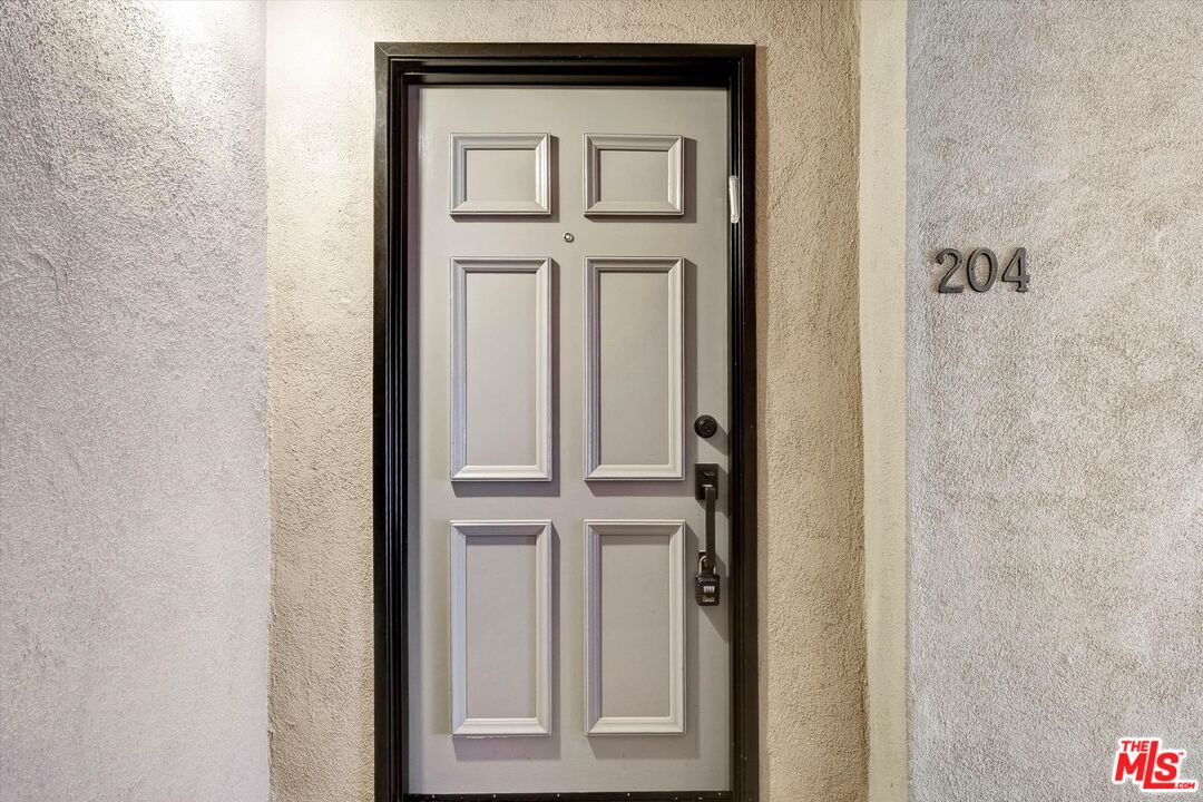 439 N Doheny Dr Unit: 204