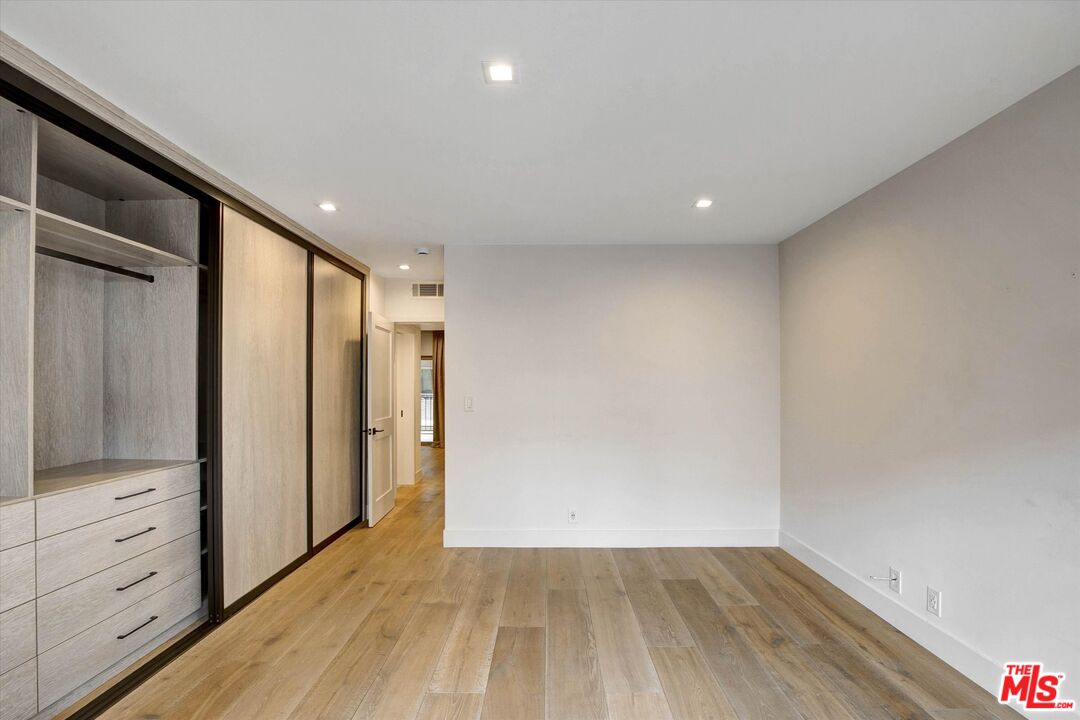 439 N Doheny Dr Unit: 204
