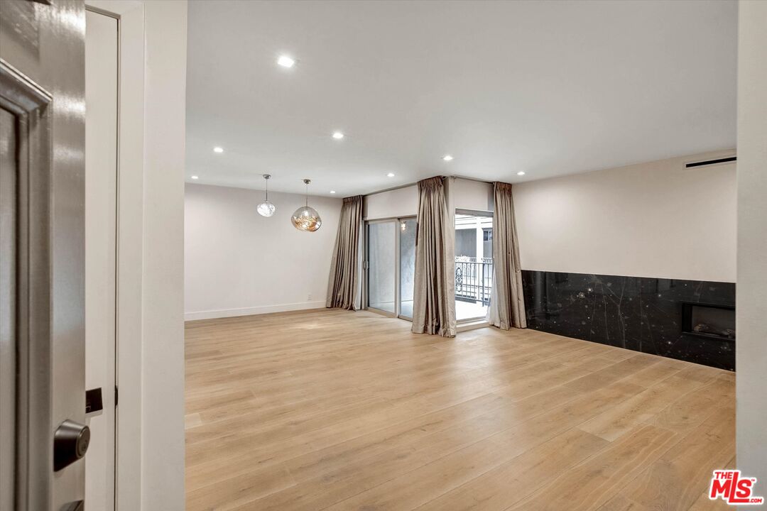 439 N Doheny Dr Unit: 204