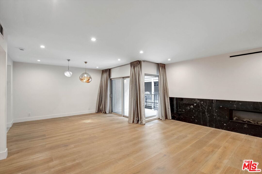 439 N Doheny Dr Unit: 204