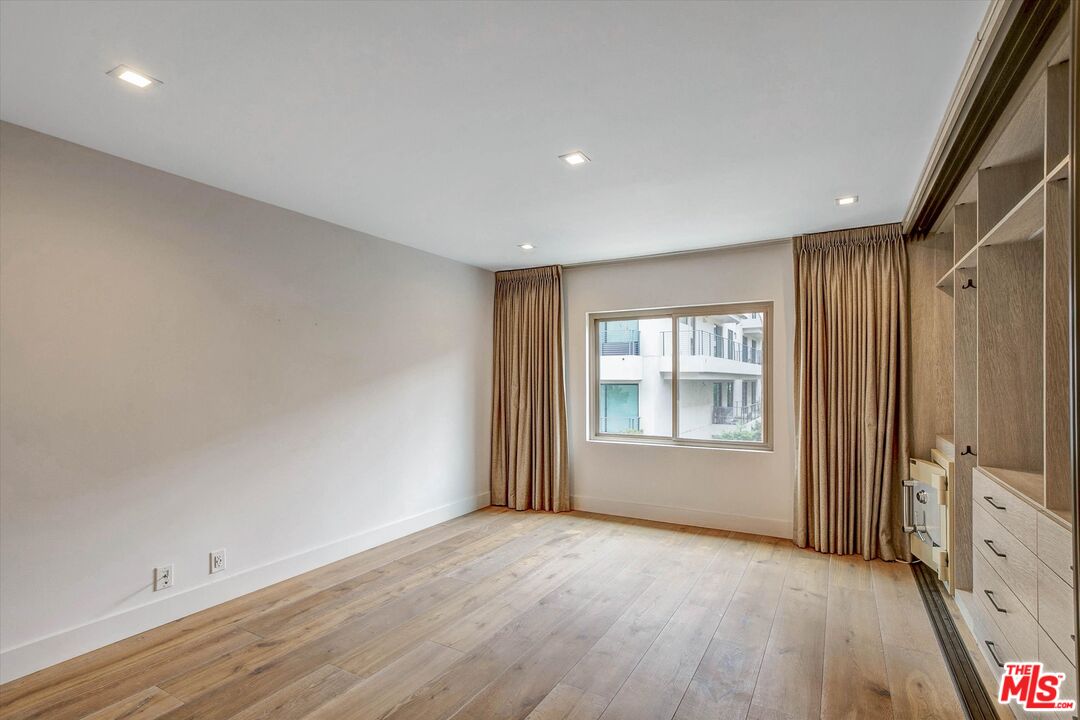 439 N Doheny Dr Unit: 204