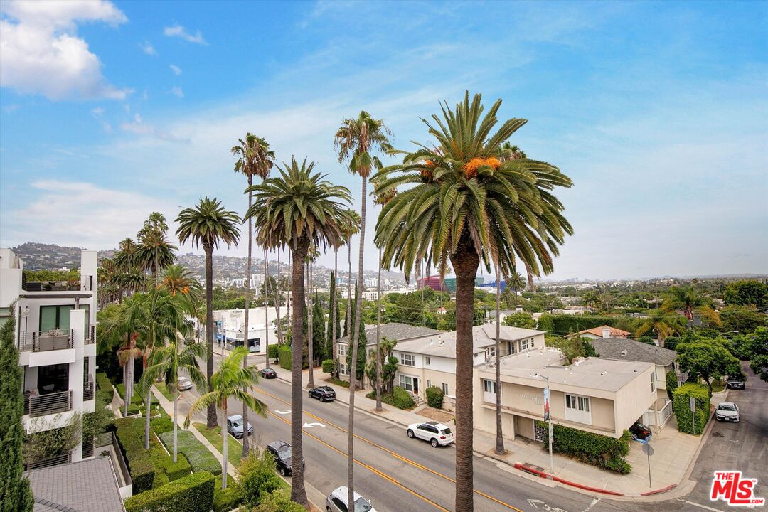 439 N Doheny Dr Unit: 204