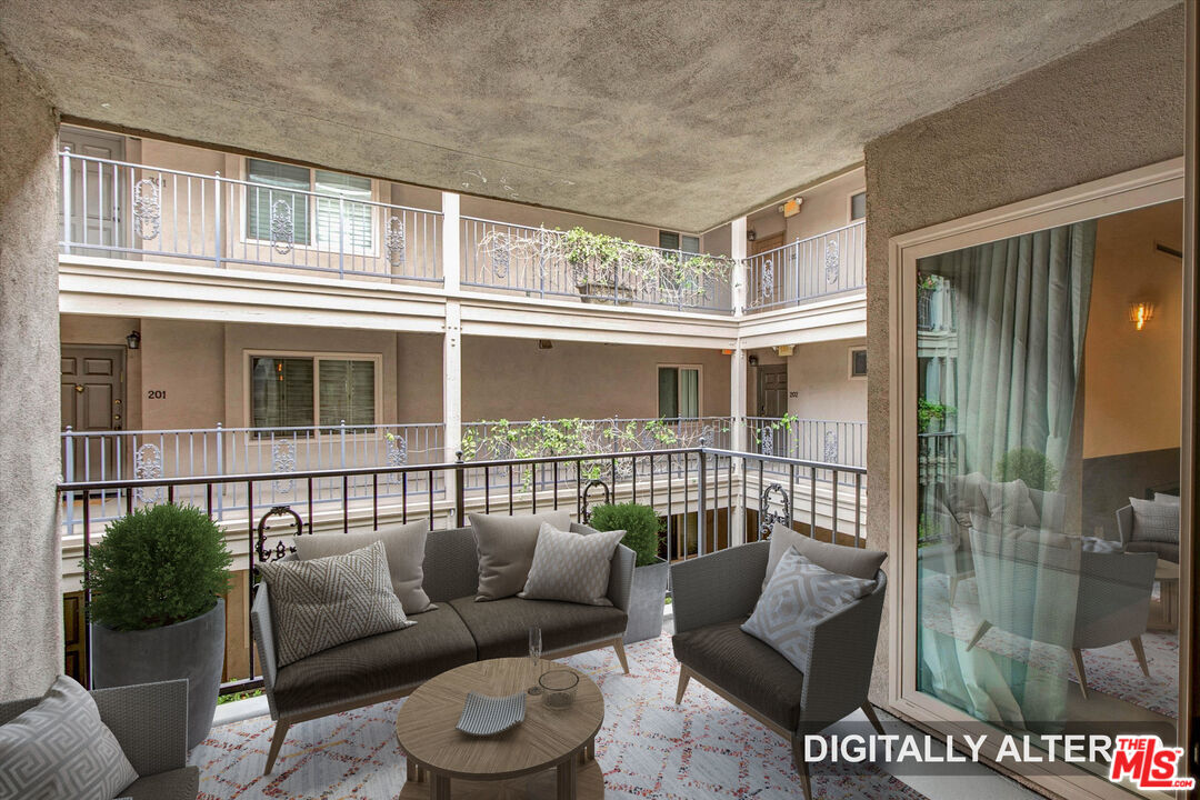 439 N Doheny Dr Unit: 204