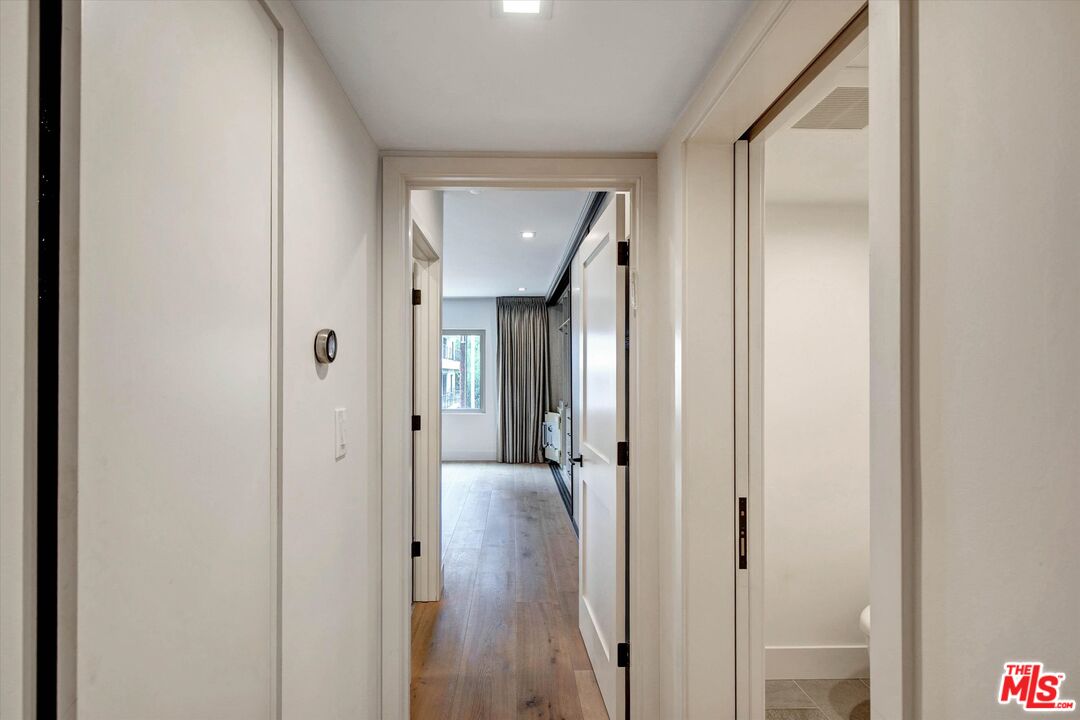439 N Doheny Dr Unit: 204