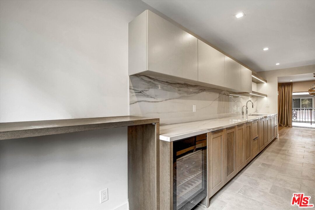 439 N Doheny Dr Unit: 204