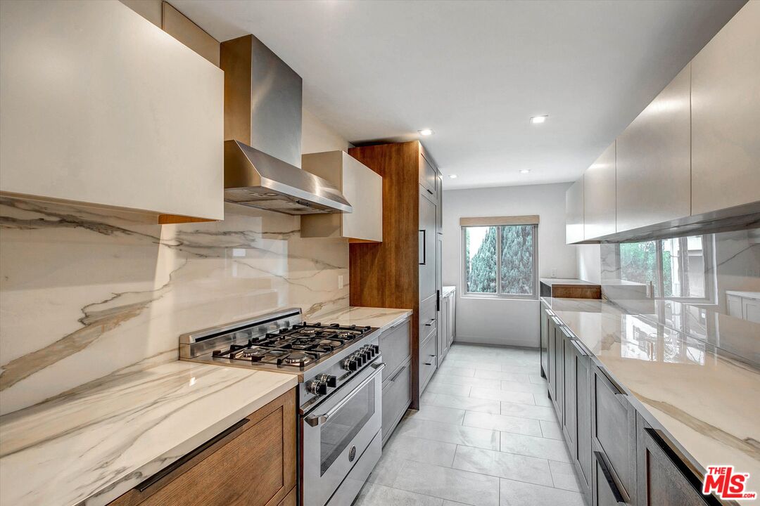 439 N Doheny Dr Unit: 204