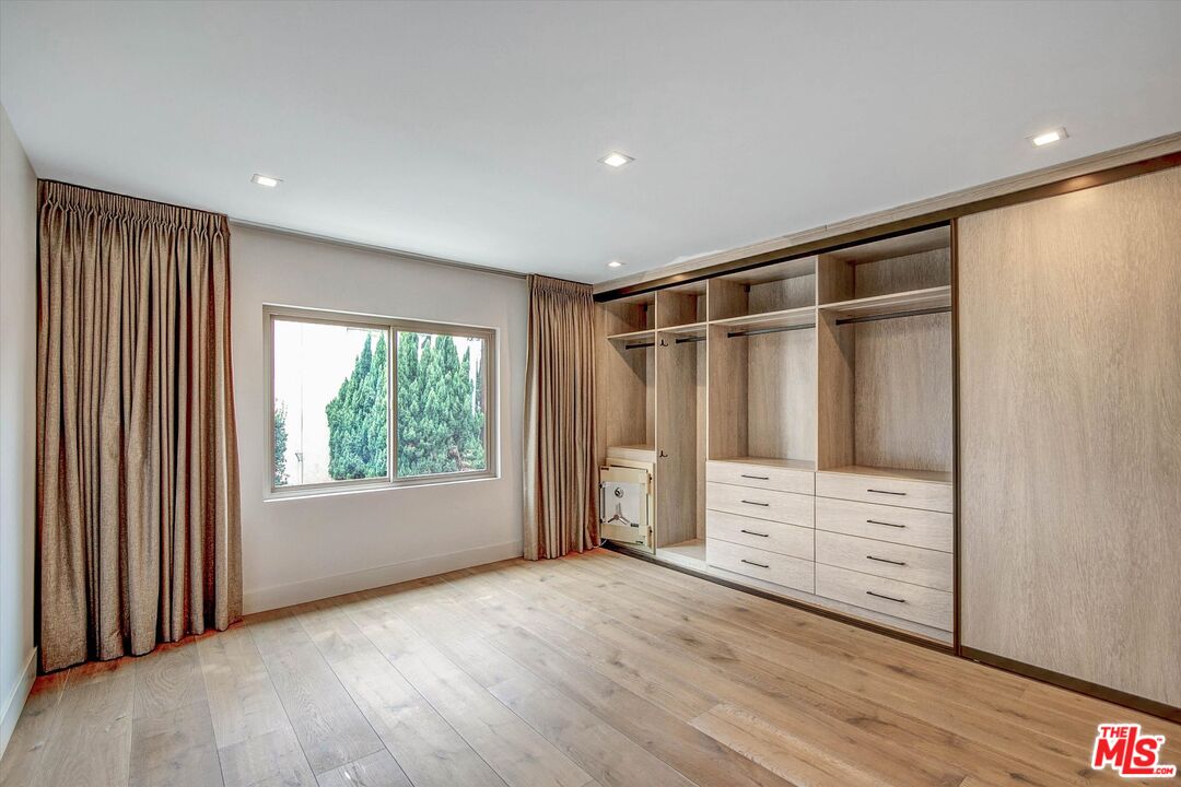 439 N Doheny Dr Unit: 204