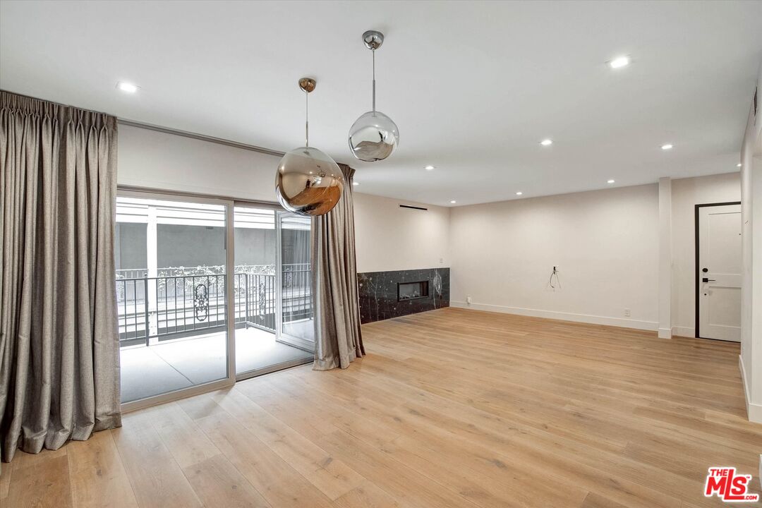 439 N Doheny Dr Unit: 204