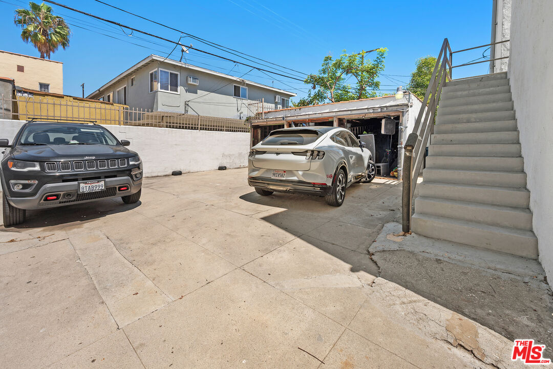 8547 Cashio St
