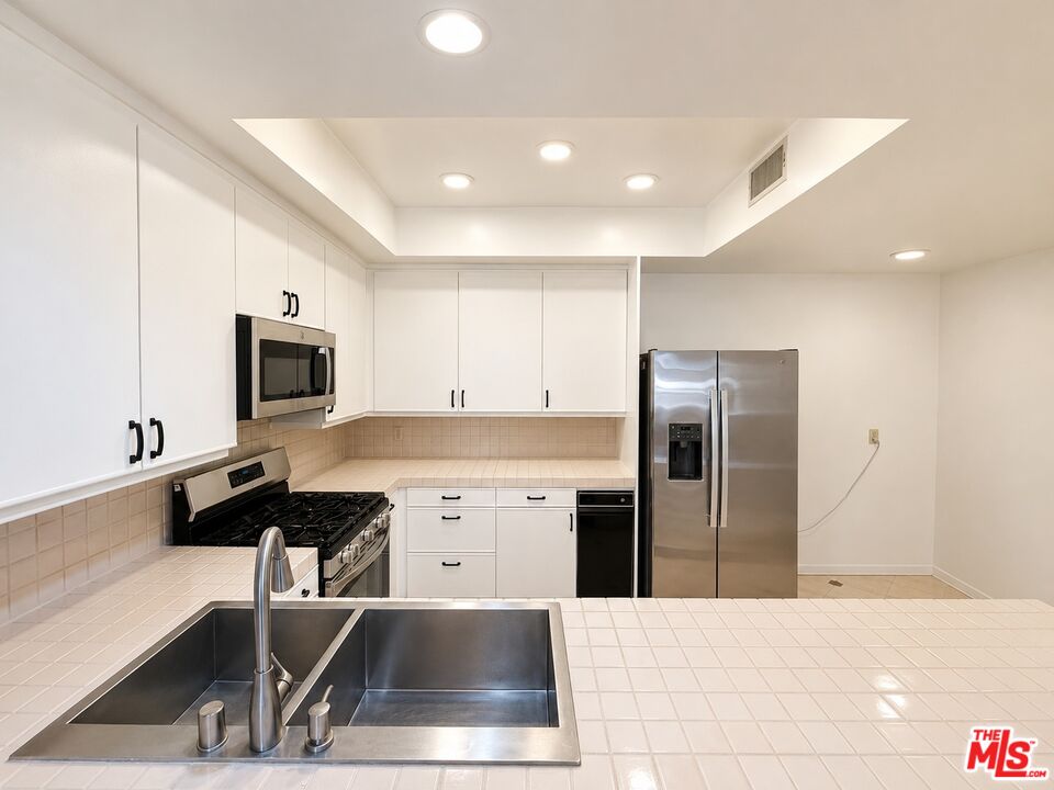235 S TOWER DR Unit: 102
