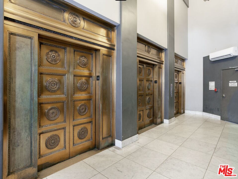 215 W 7th St Unit: 803