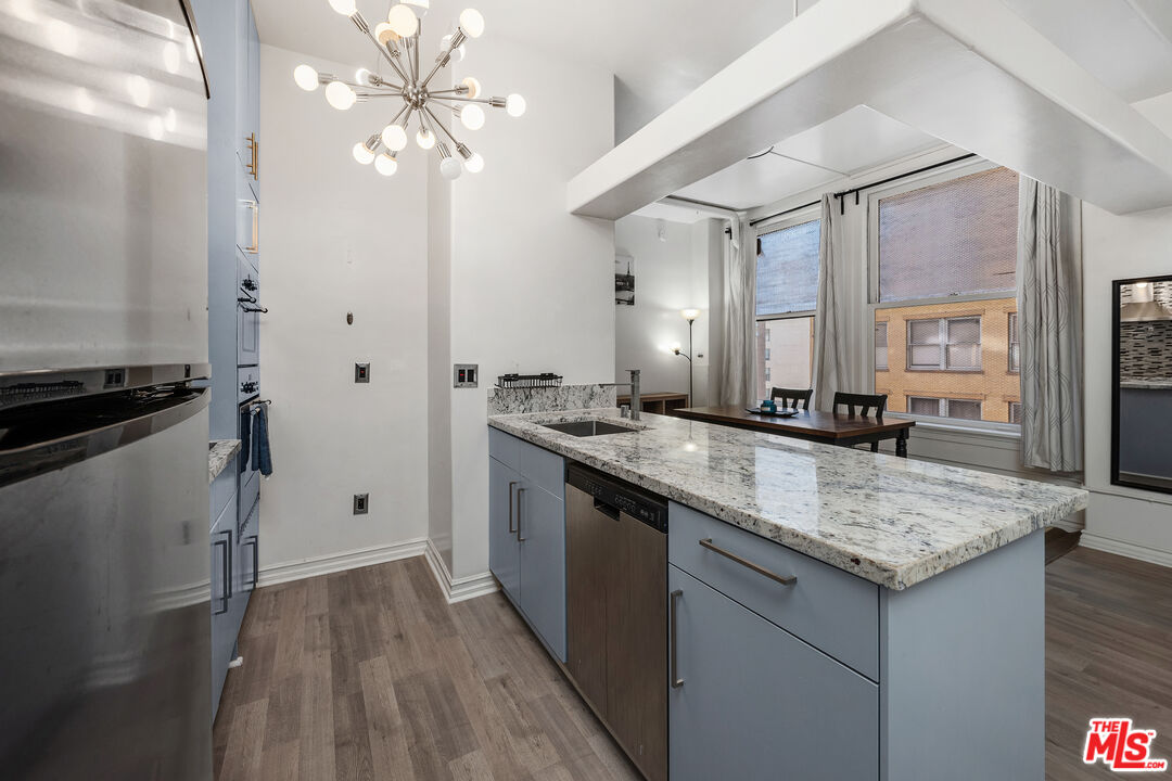 215 W 7th St Unit: 803