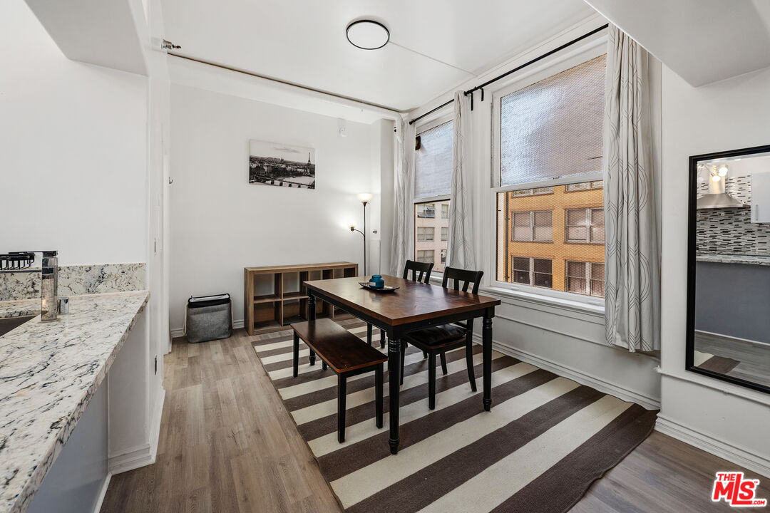 215 W 7th St Unit: 803