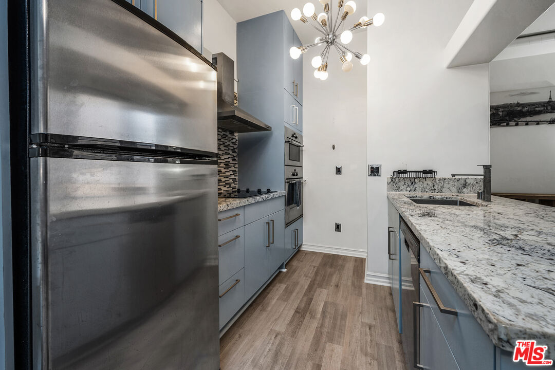 215 W 7th St Unit: 803