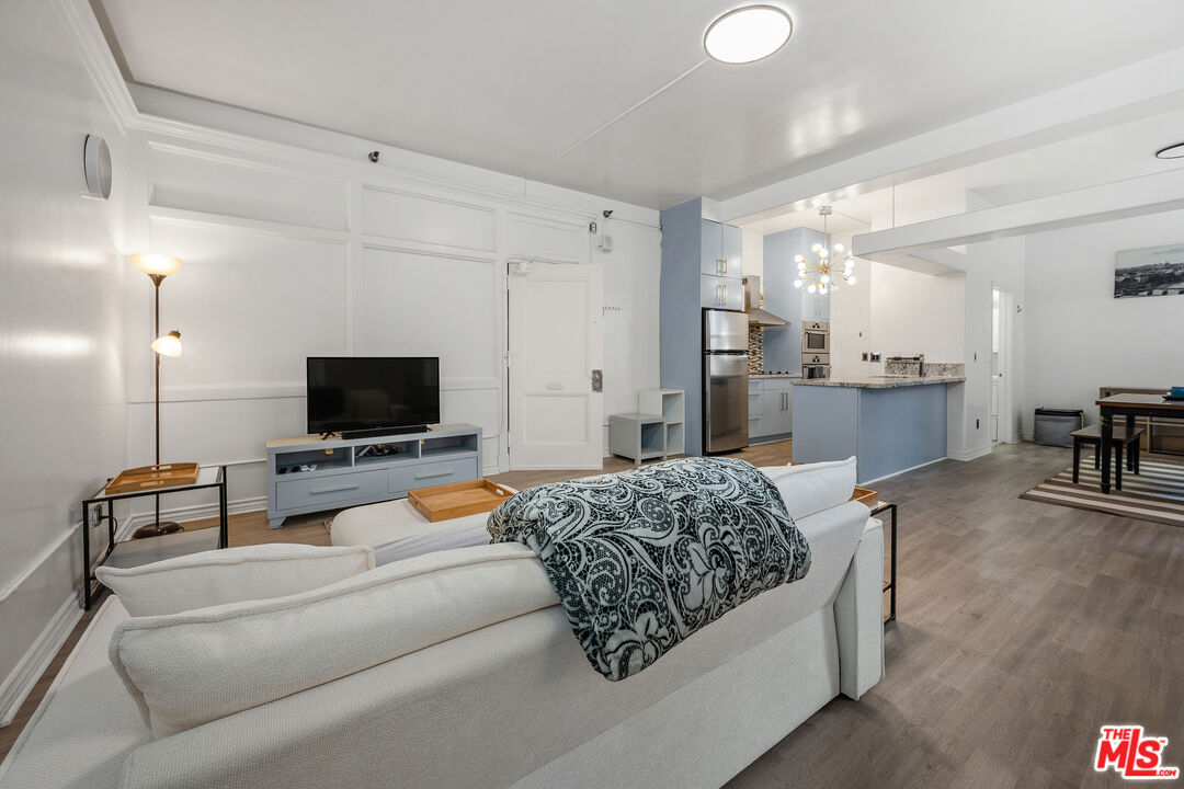 215 W 7th St Unit: 803