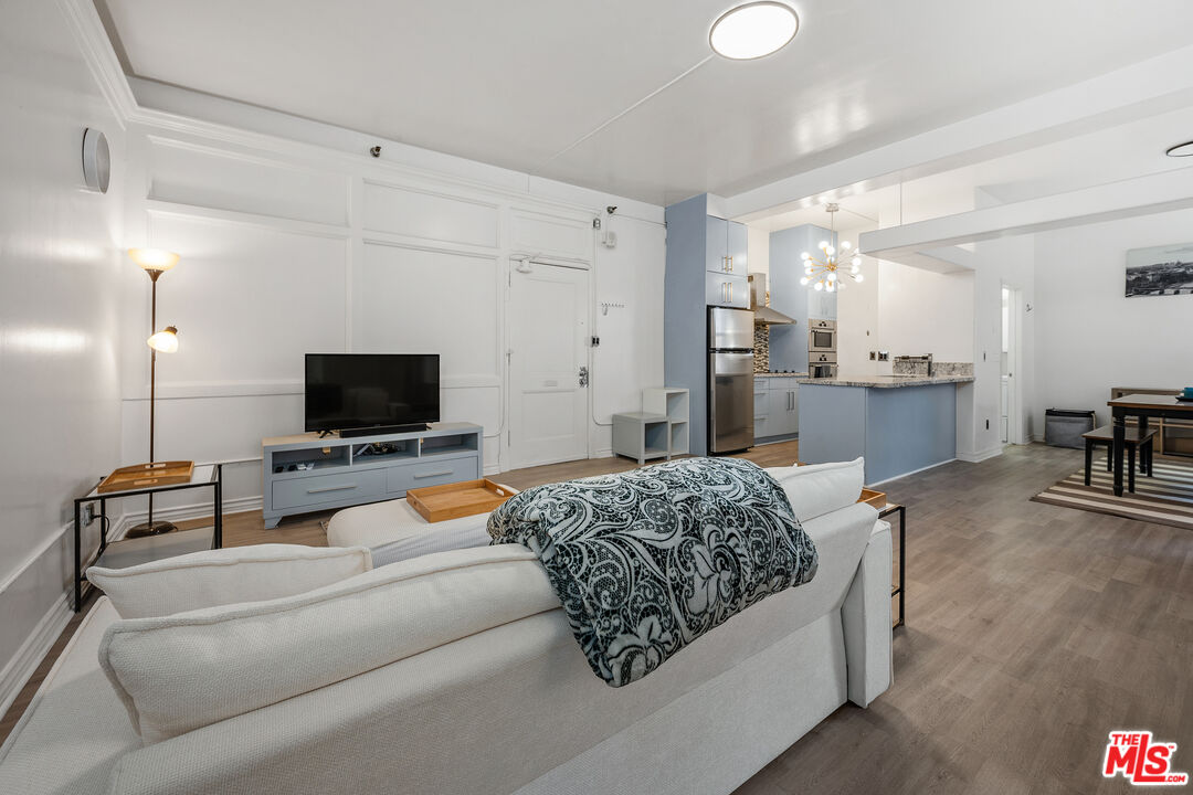 215 W 7th St Unit: 803