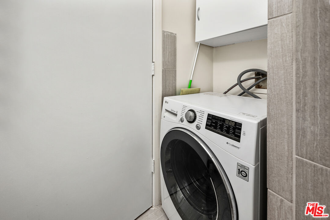 215 W 7th St Unit: 803