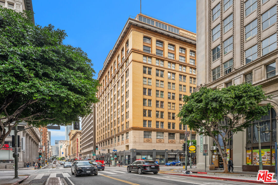 215 W 7th St Unit: 803