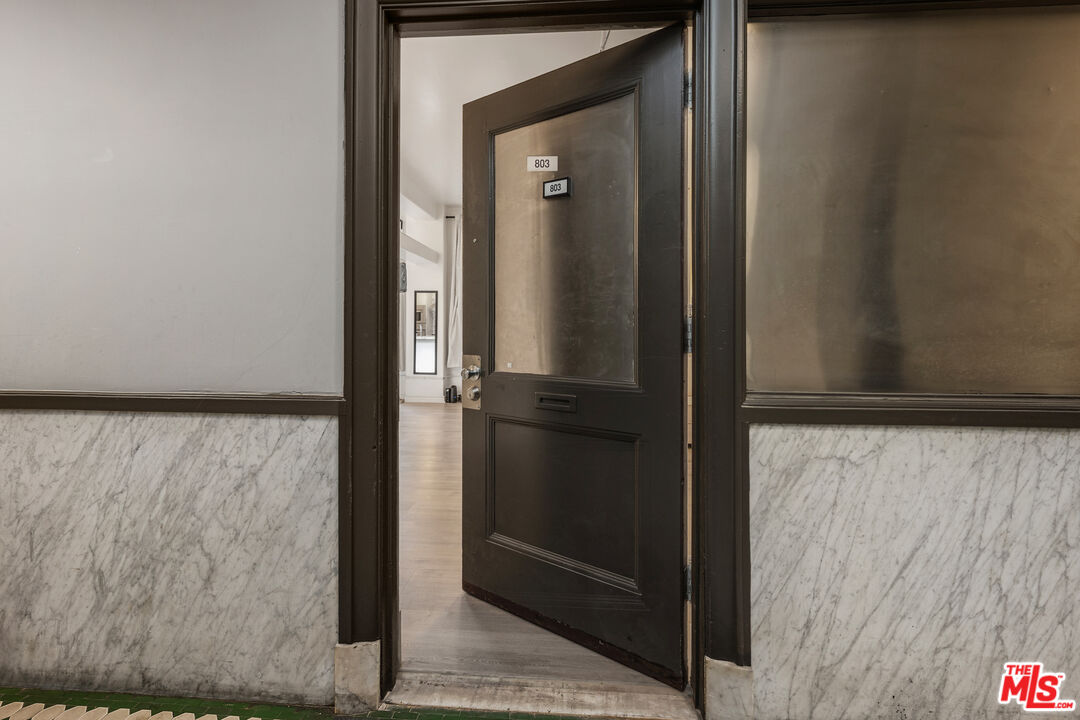215 W 7th St Unit: 803