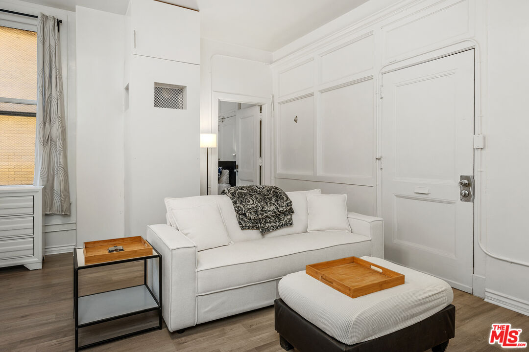 215 W 7th St Unit: 803