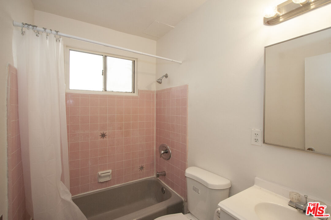 11521 Rochester Ave Unit: 1