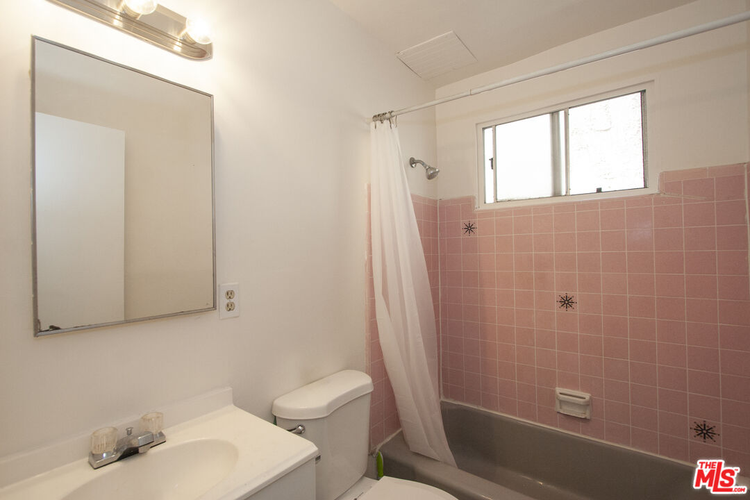 11521 Rochester Ave Unit: 1
