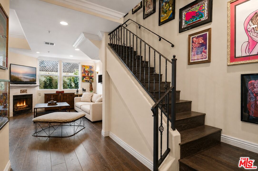 1050 N Edinburgh Ave Unit: 103