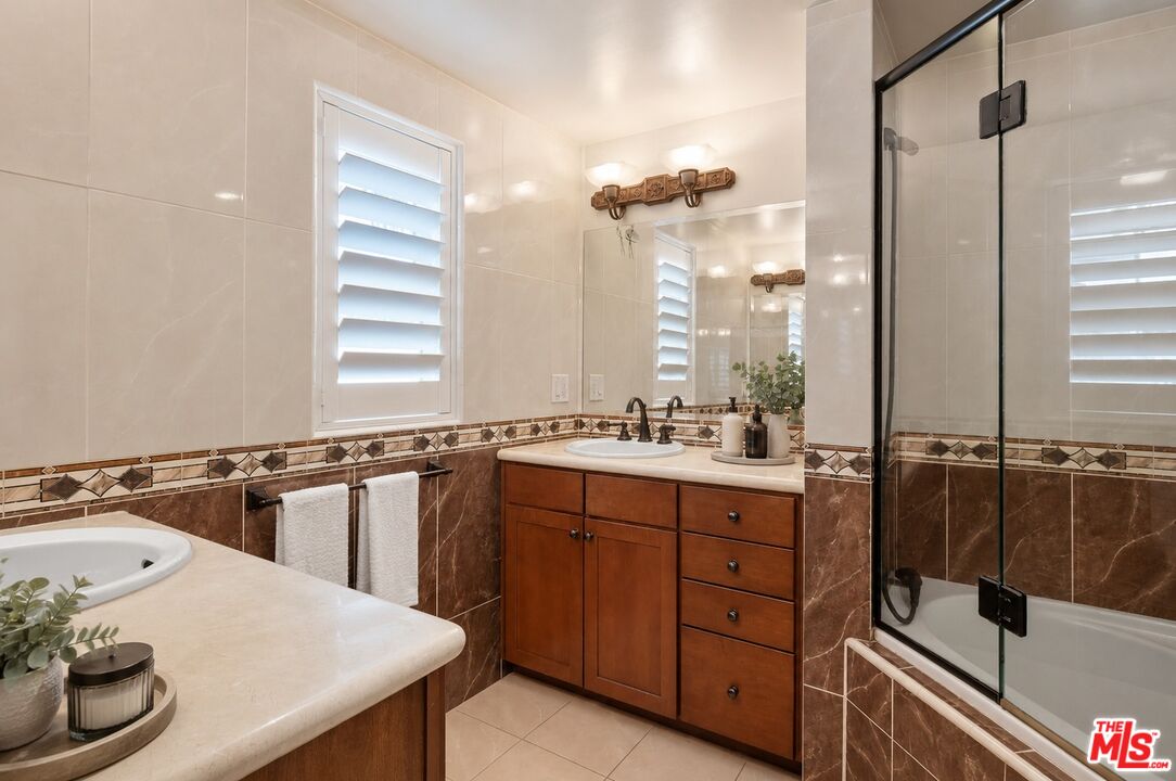 1050 N Edinburgh Ave Unit: 103