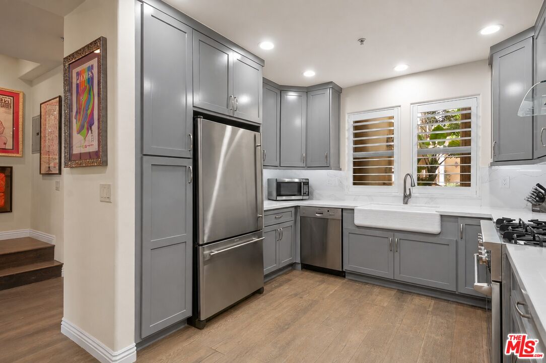 1050 N Edinburgh Ave Unit: 103