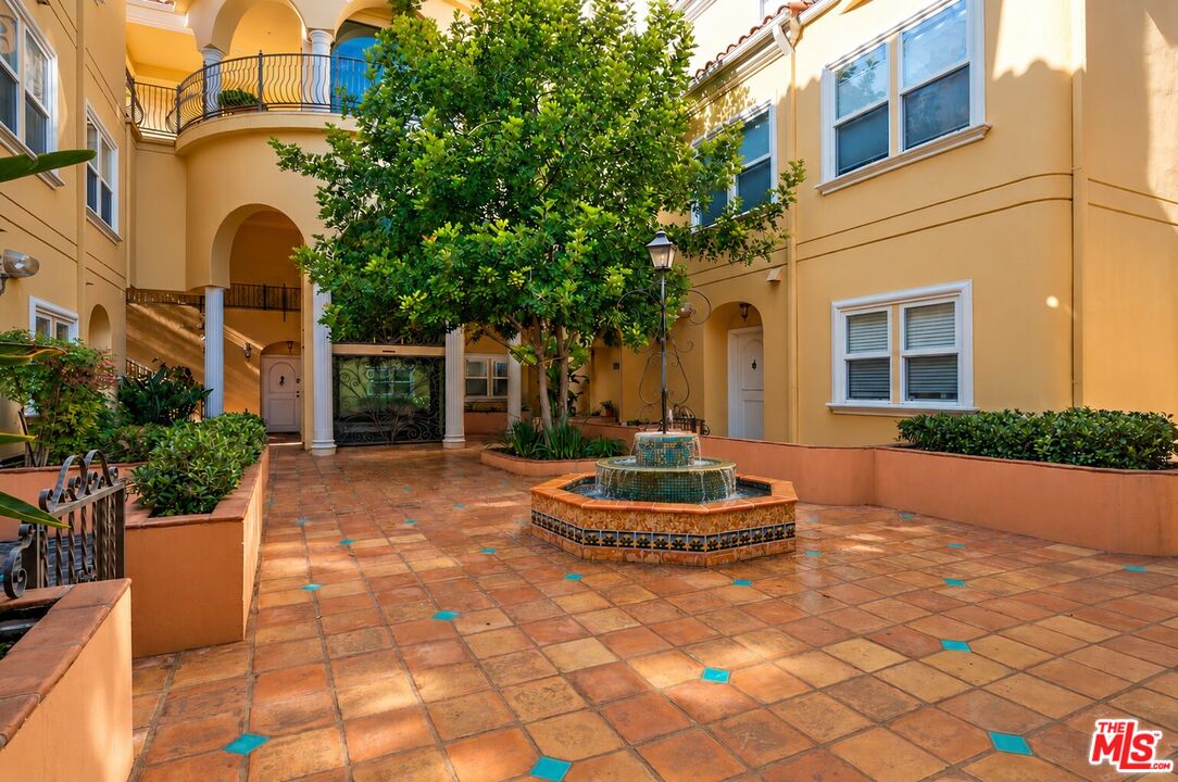 1050 N Edinburgh Ave Unit: 103