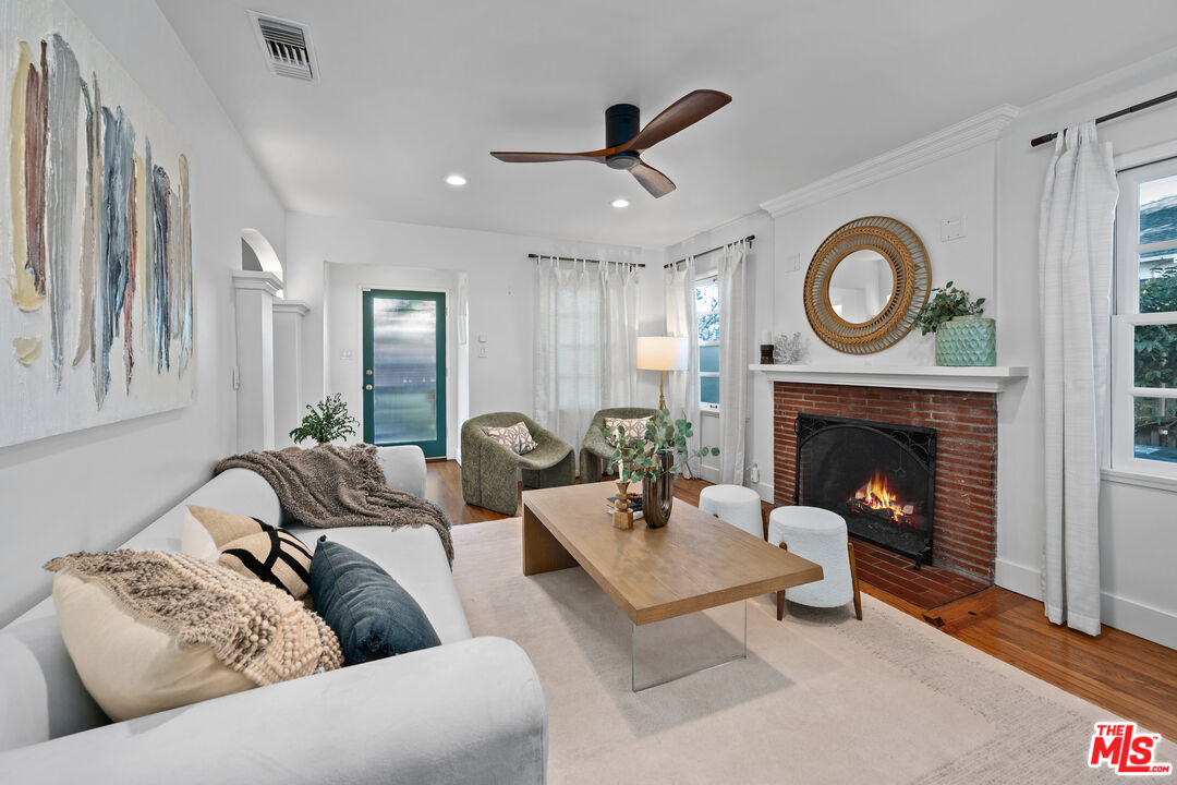 1216 Elm St
