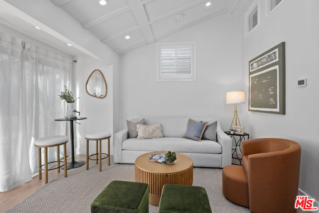 1216 Elm St