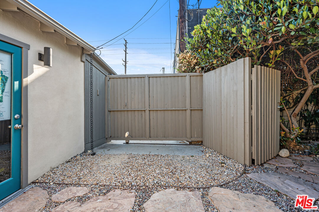 1216 Elm St
