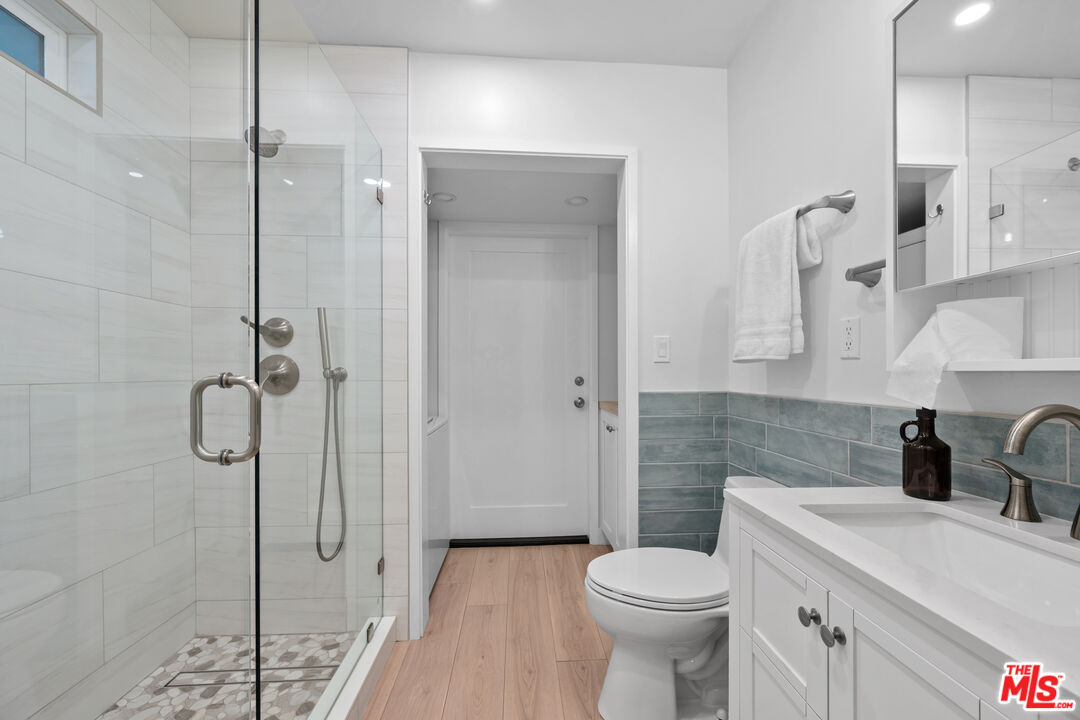 1216 Elm St