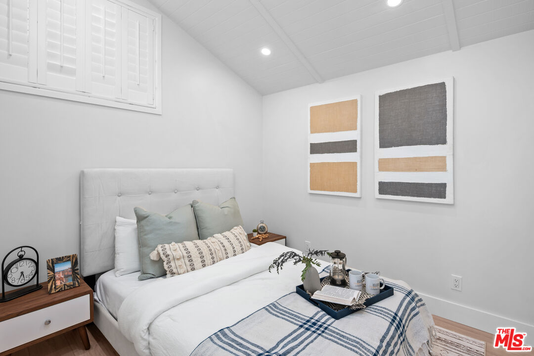 1216 Elm St