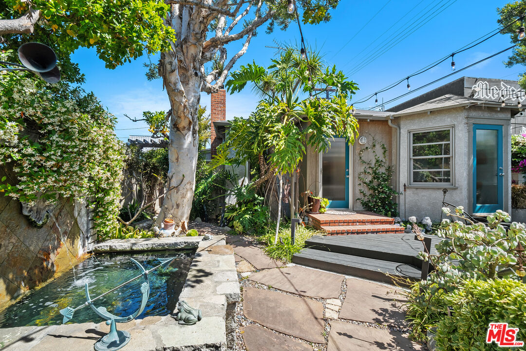 1216 Elm St