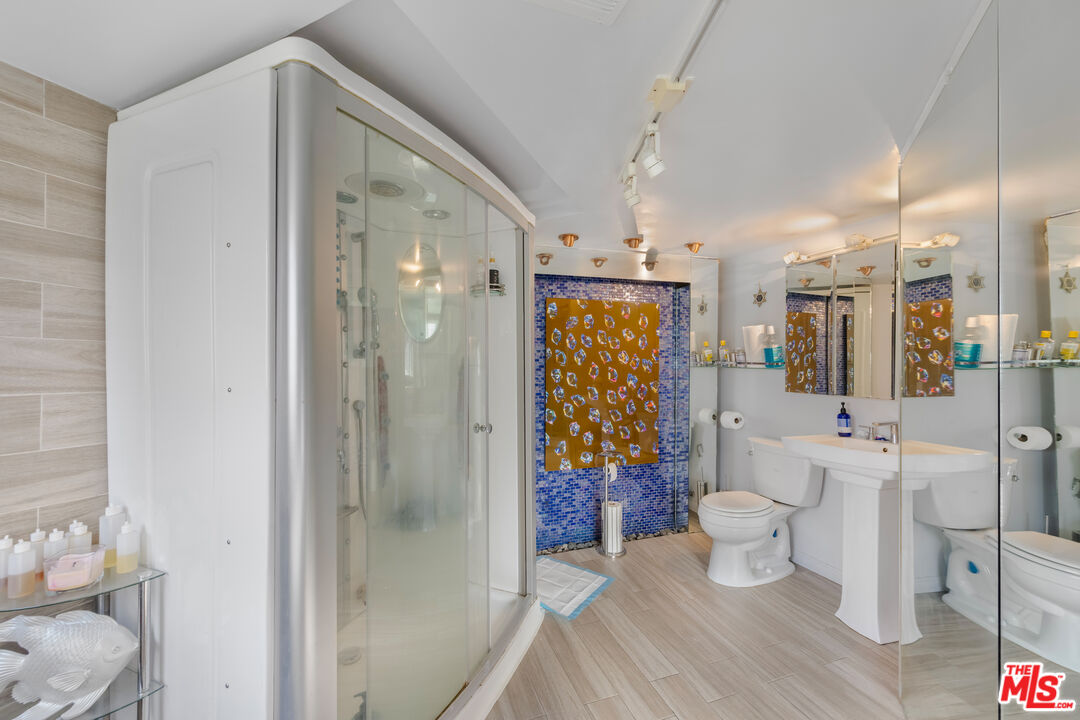 2189 Sunset Plaza Dr
