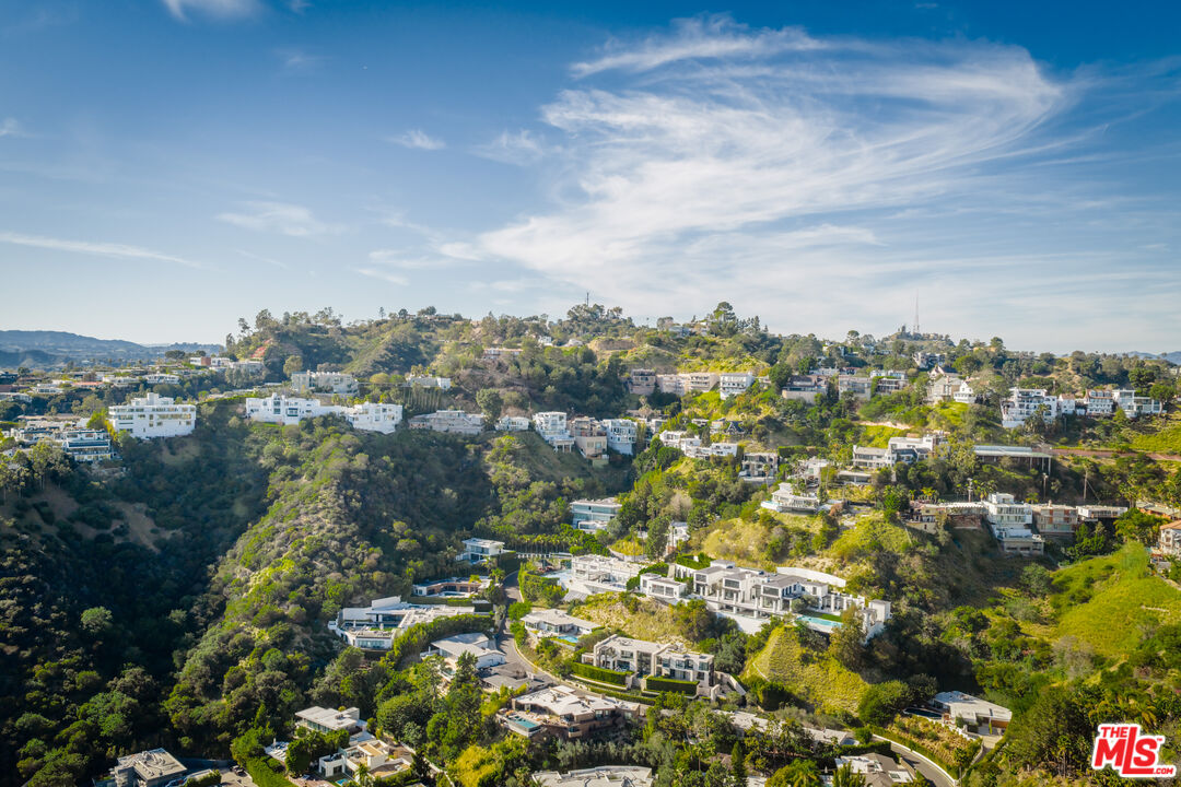 2189 Sunset Plaza Dr