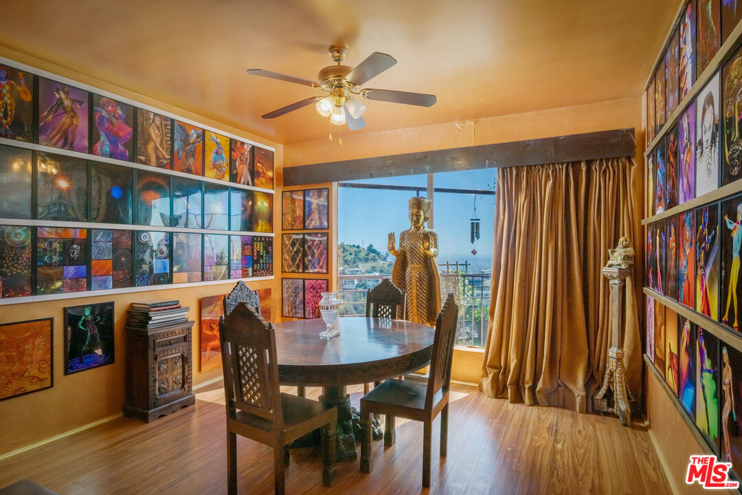 2189 Sunset Plaza Dr
