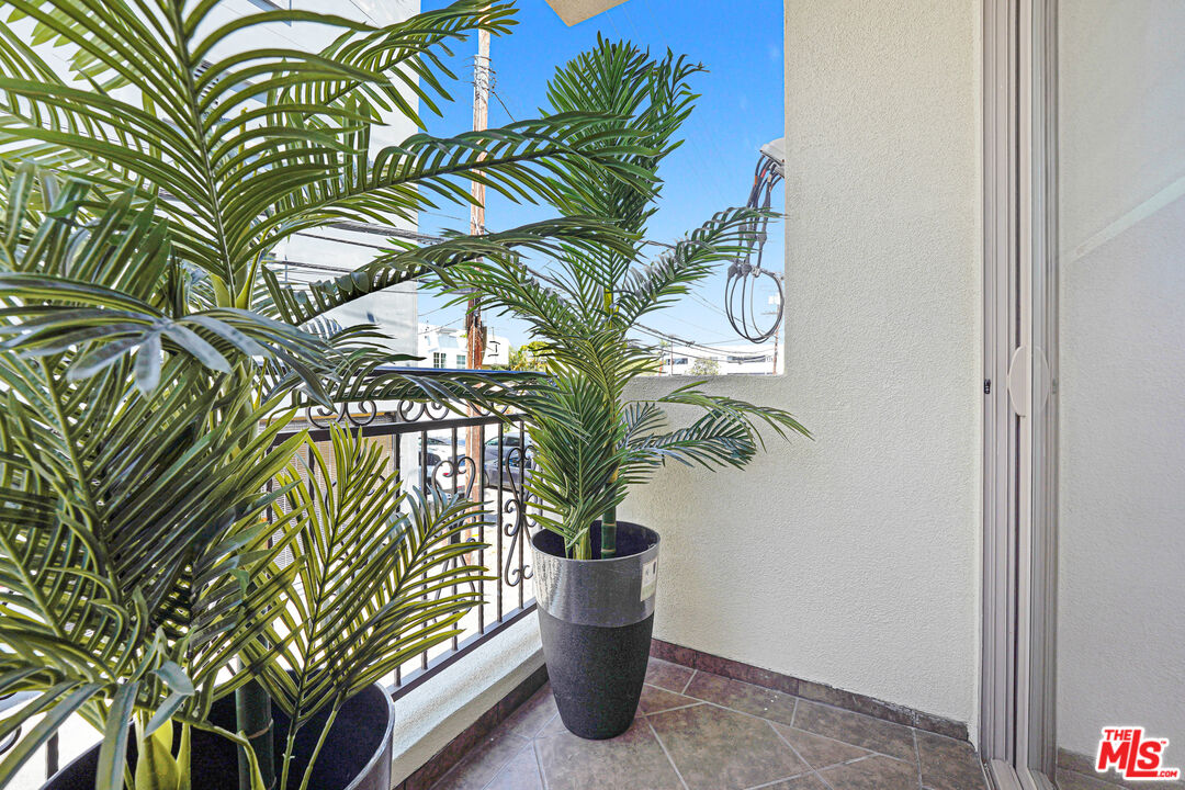 927 S Wooster St Unit: 2
