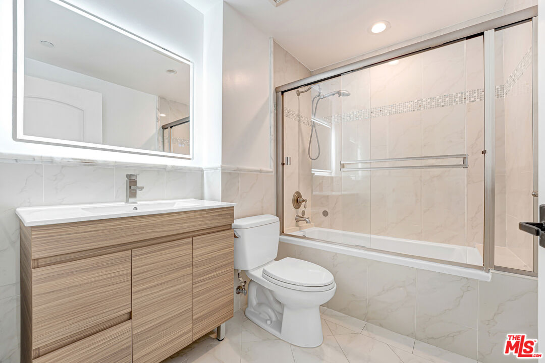 927 S Wooster St Unit: 2