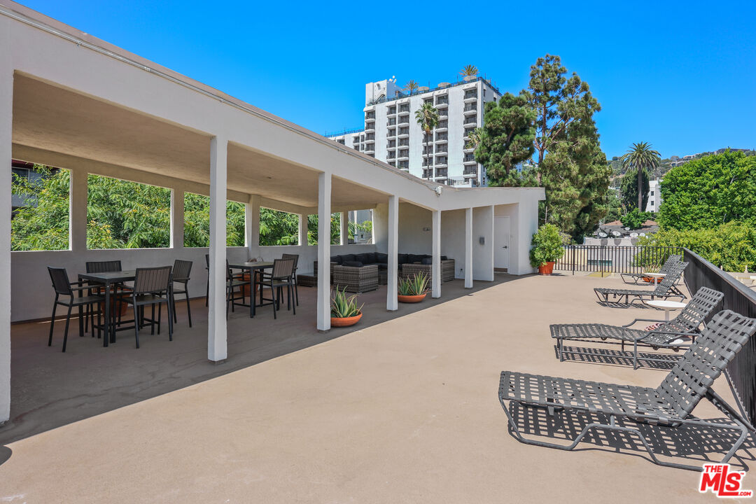 960 Larrabee St Unit: 328