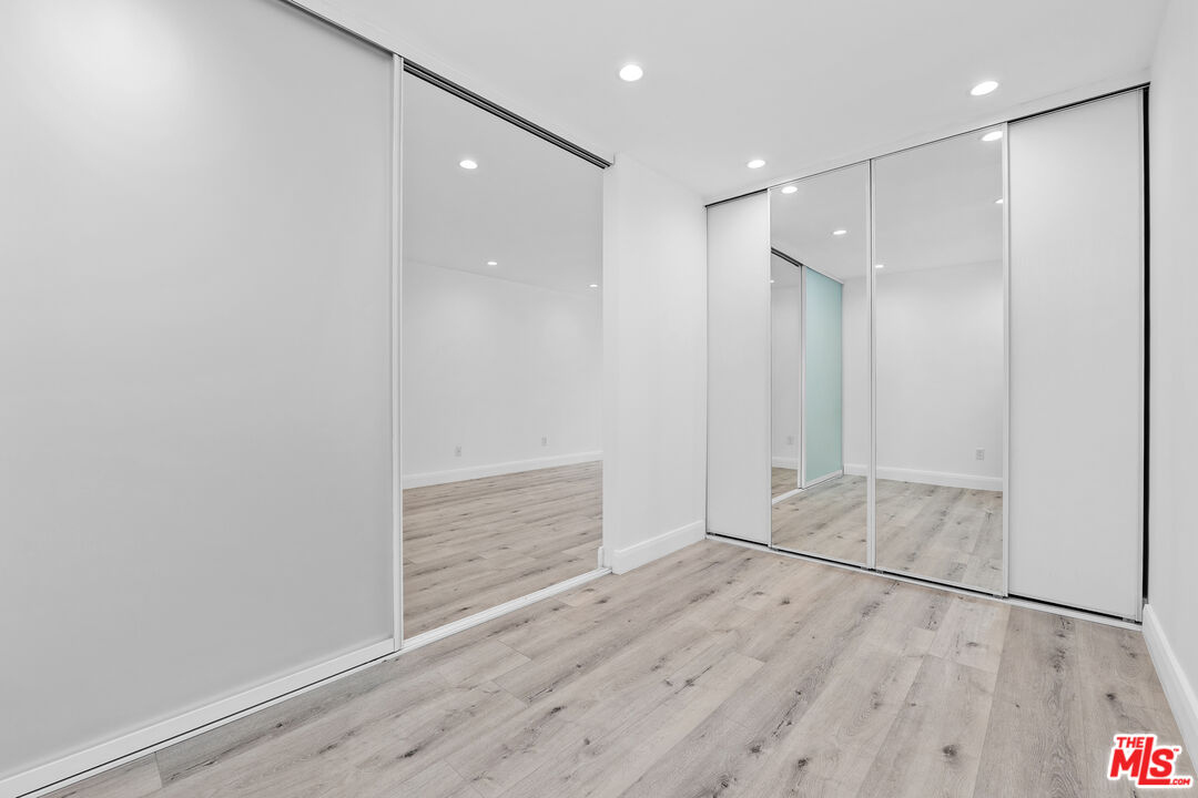 960 Larrabee St Unit: 328