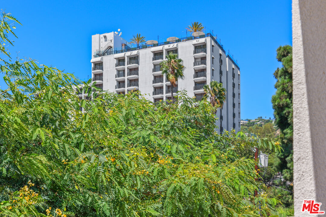 960 Larrabee St Unit: 328