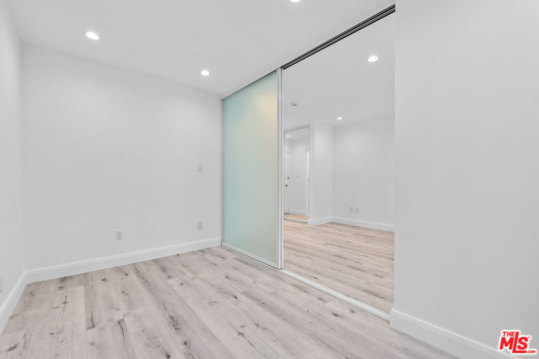 960 Larrabee St Unit: 328