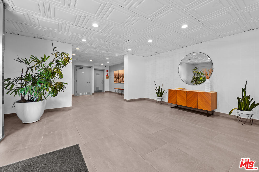 960 Larrabee St Unit: 328