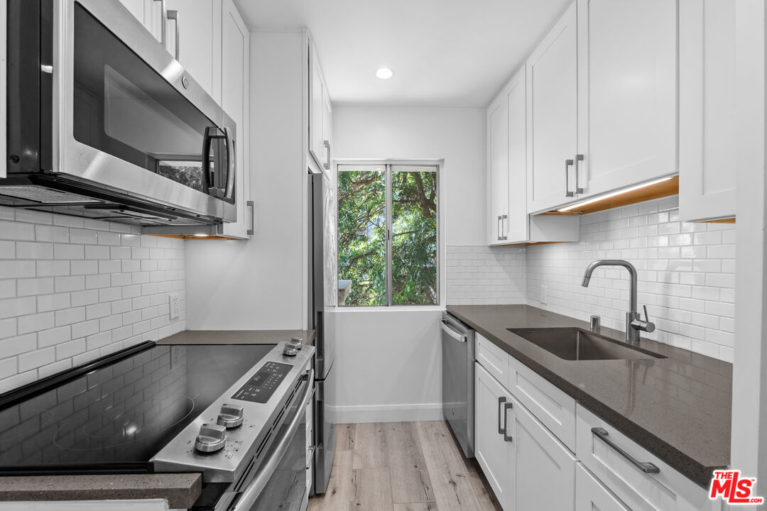 960 Larrabee St Unit: 328