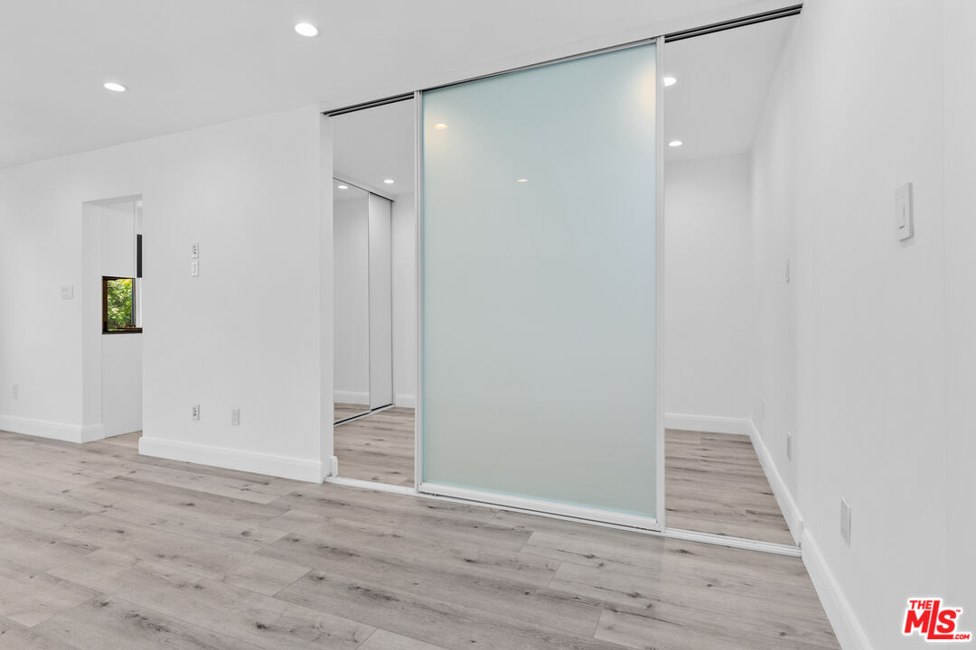 960 Larrabee St Unit: 328
